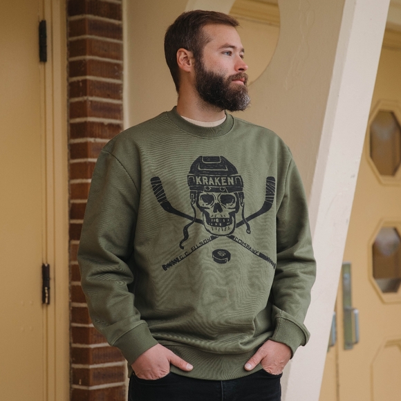 Filson Skull and Sticks Prospector Crewneck Sweatshirt Kraken Hockey Olive M NWT - Picture 1 of 6